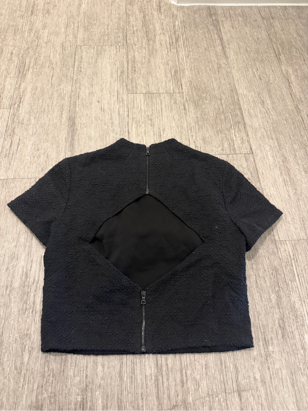 Alice + Olivia Black Textured Short-Sleeve Crop Top with Cutout Back
